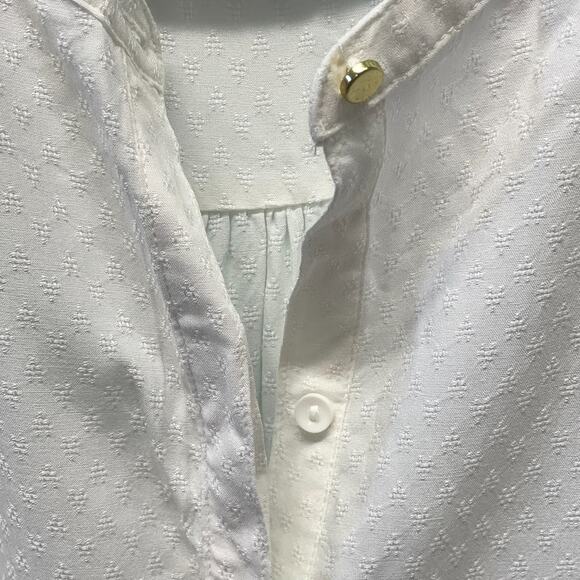 Liz Claiborne White Sleeveless Textured Blouse With Button Detail Size Small NWT - Picture 7 of 7